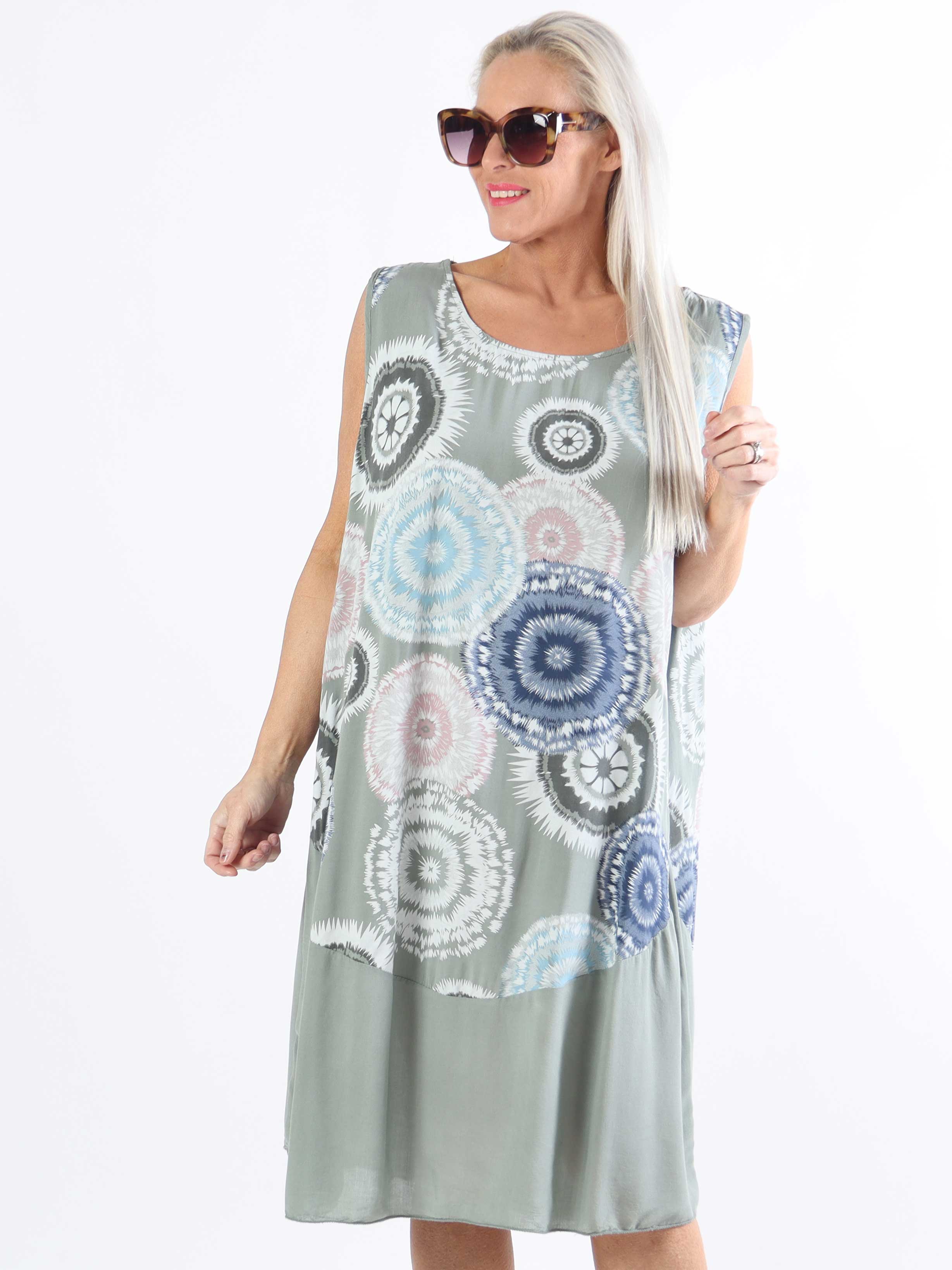 Valerie - Plus size-klänning i lätt viskostyg med breda axelband